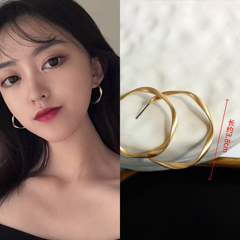 Women's Fashion Geometric Matte Gold Earrings