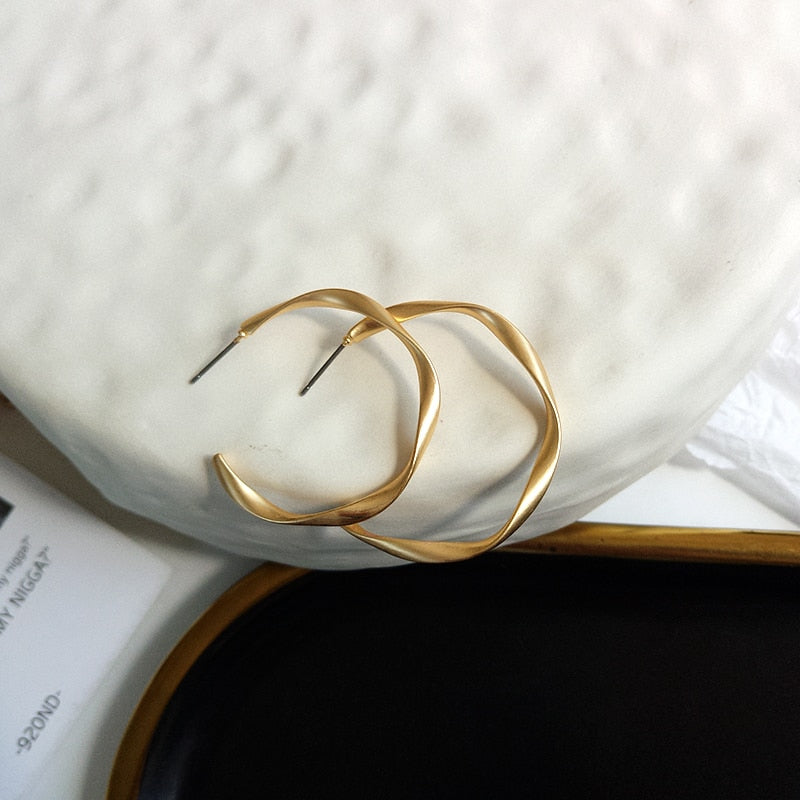 Women's Fashion Geometric Matte Gold Earrings
